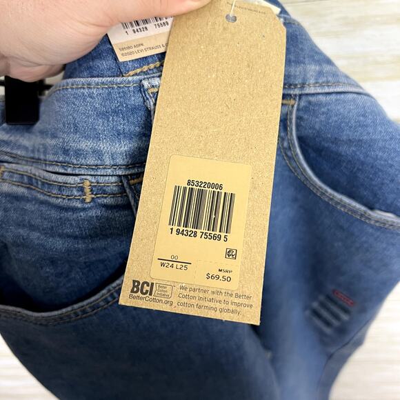 Levi's NWT Mile High Cropped Wide Leg Jeans - Picture 8 of 9